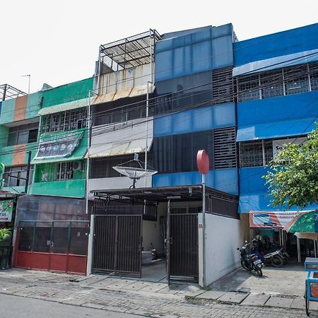 Reddoorz @ Jalan Biak Roxy Yakarta Exterior foto