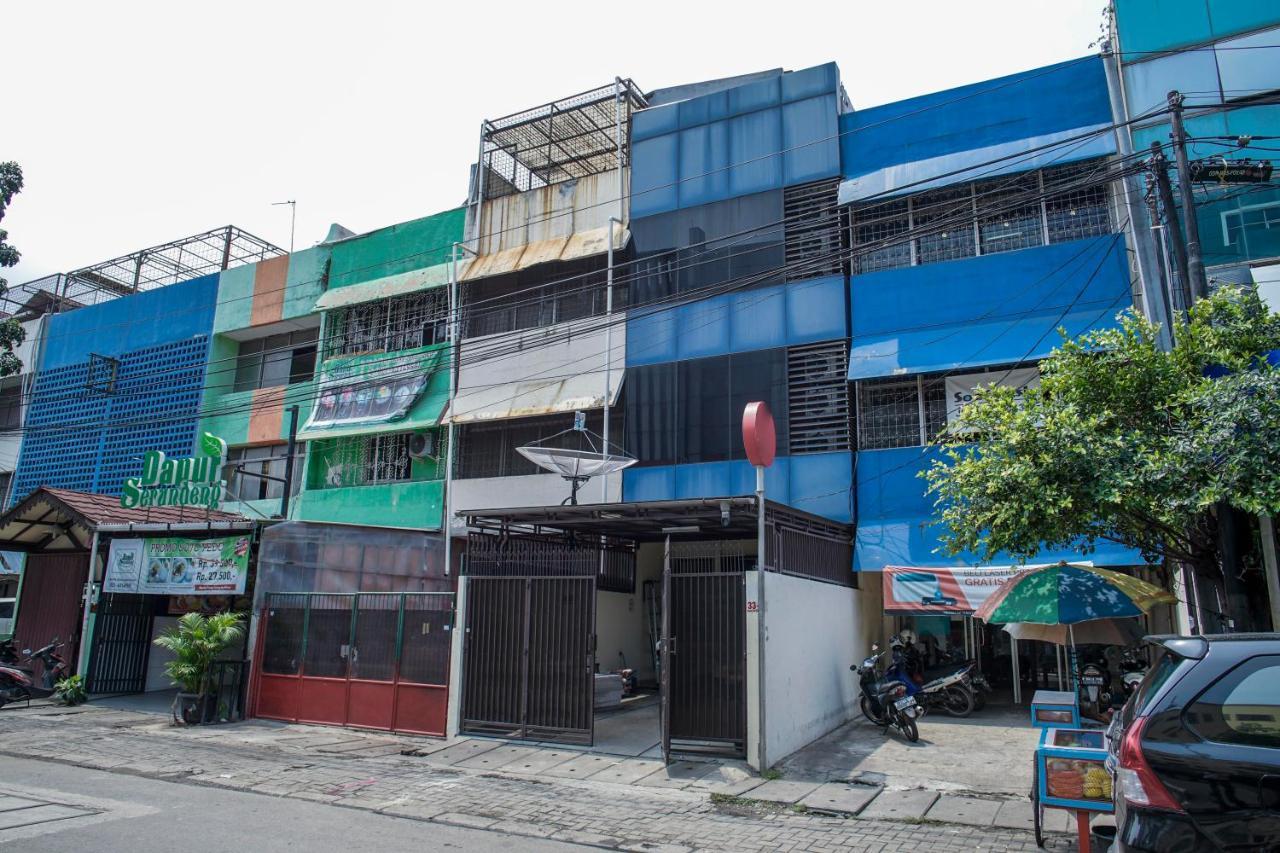 Reddoorz @ Jalan Biak Roxy Yakarta Exterior foto