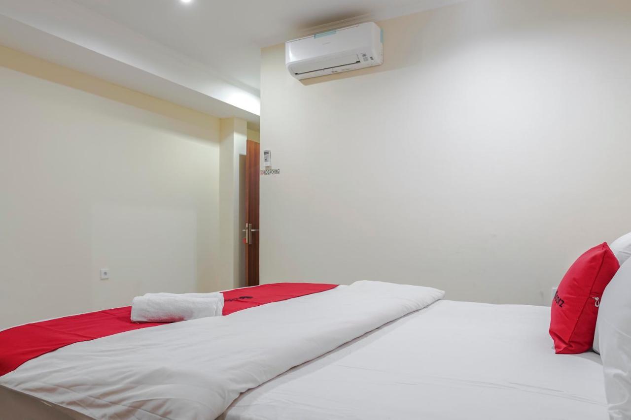 Reddoorz @ Jalan Biak Roxy Yakarta Exterior foto
