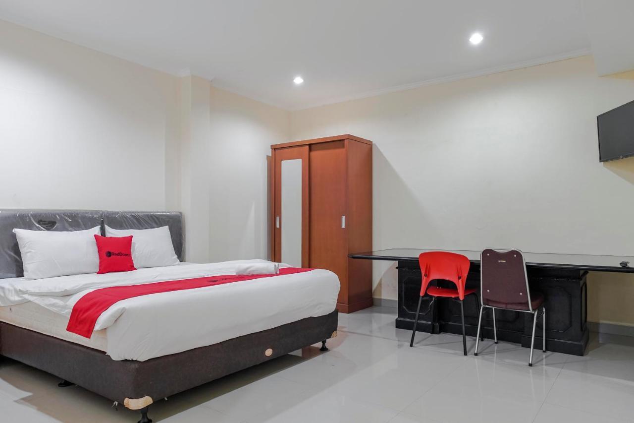 Reddoorz @ Jalan Biak Roxy Yakarta Exterior foto